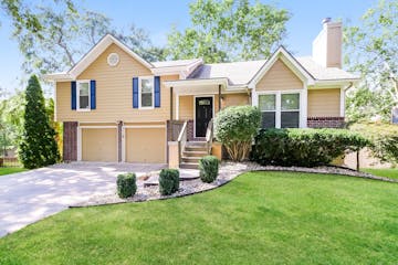 1321 Quail Walk NE Drive Blue Springs, MO 64014